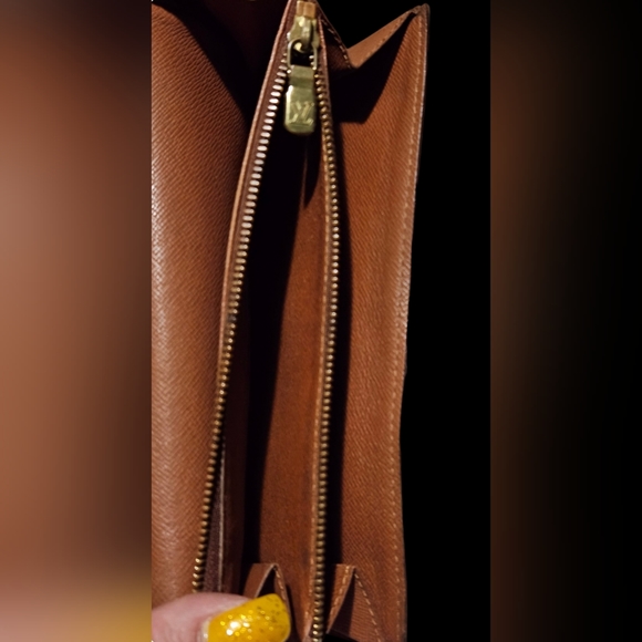 Authentic Louis Vuitton Monogram Wallet 🔥 - Picture 4 of 10